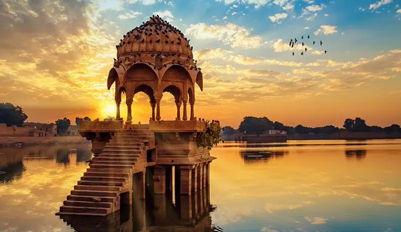 Best Vehicles for Long Rajasthan Road Trips – Comfort, Safety and Route Suitability