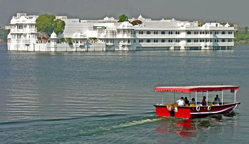 One Day Udaipur Sightseeing Tour for Foreign Tourists