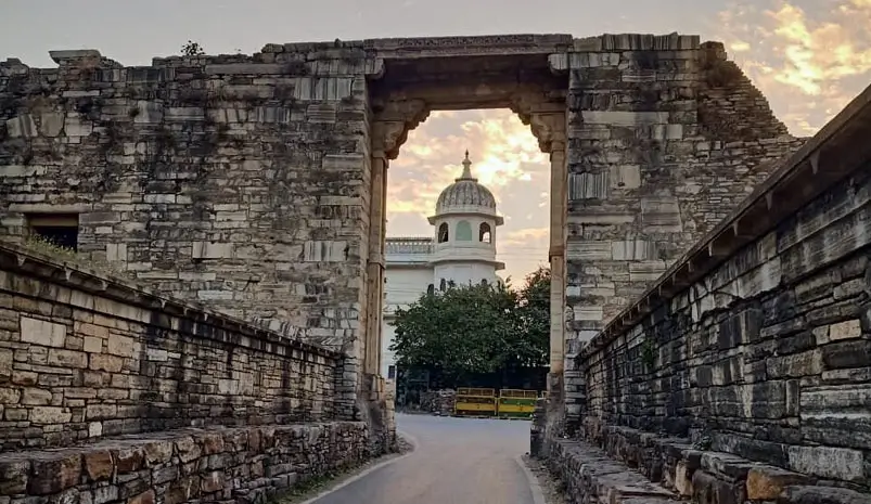 Private Rajasthan Tour vs Group Travel | 10 Reasons to Choose a Personal Car & Driver Trip