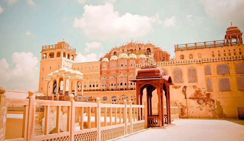 Sedan vs SUV for Rajasthan Tour